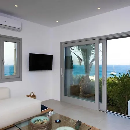 Serendipity With 3 Bedrooms Walking Distance To The Beach! 빌라