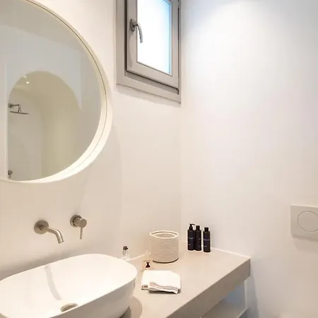 Villa Serendipity With 3 Bedrooms Walking Distance To The Beach!