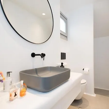 Villa Serendipity With 3 Bedrooms Walking Distance To The Beach! Platys Gialos (Mykonos)