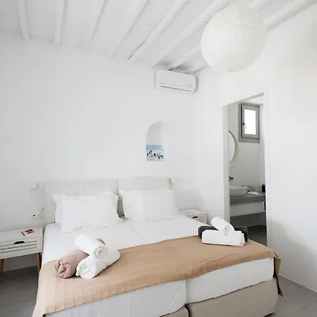 Villa Serendipity With 3 Bedrooms Walking Distance To The Beach!