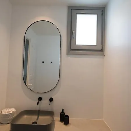 Villa Serendipity With 3 Bedrooms Walking Distance To The Beach! Platys Gialos (Mykonos)