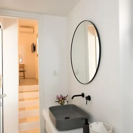Serendipity With 3 Bedrooms Walking Distance To The Beach! Platys Gialos (Mykonos)