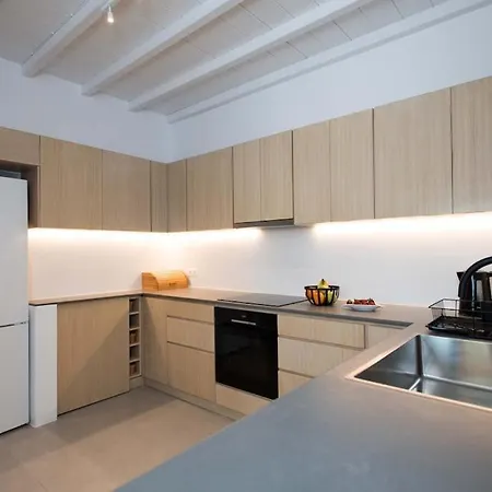 Serendipity With 3 Bedrooms Walking Distance To The Beach! Vila *